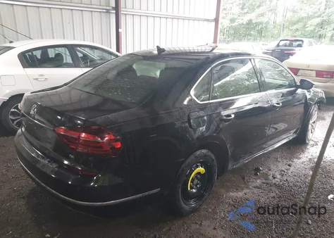 2018 Volkswagen Passat 2.0T Se z USA, uszkodzony, nr VIN 1VWBA7A38JC032988